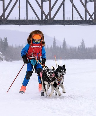Florian in March 2019 at the Nenana skijor race (with BB8 and Aviva)